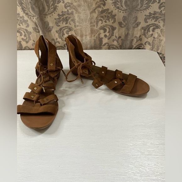 Dolce Vita tan suede lace up sandals Gladiator size 8 - Picture 1 of 14